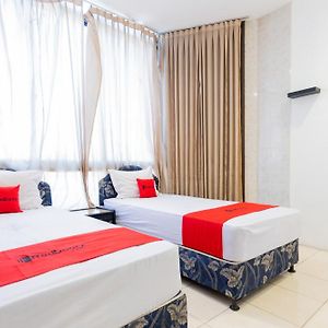 Reddoorz At Sparkling Hotel Surabaya